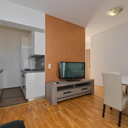 Apartment Center Ana Novalja Exterior photo