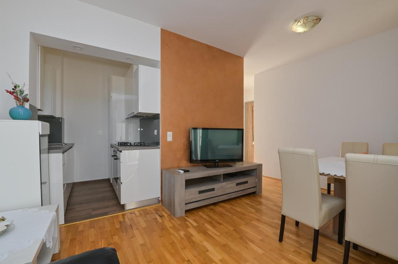 Apartment Center Ana Novalja Exterior photo