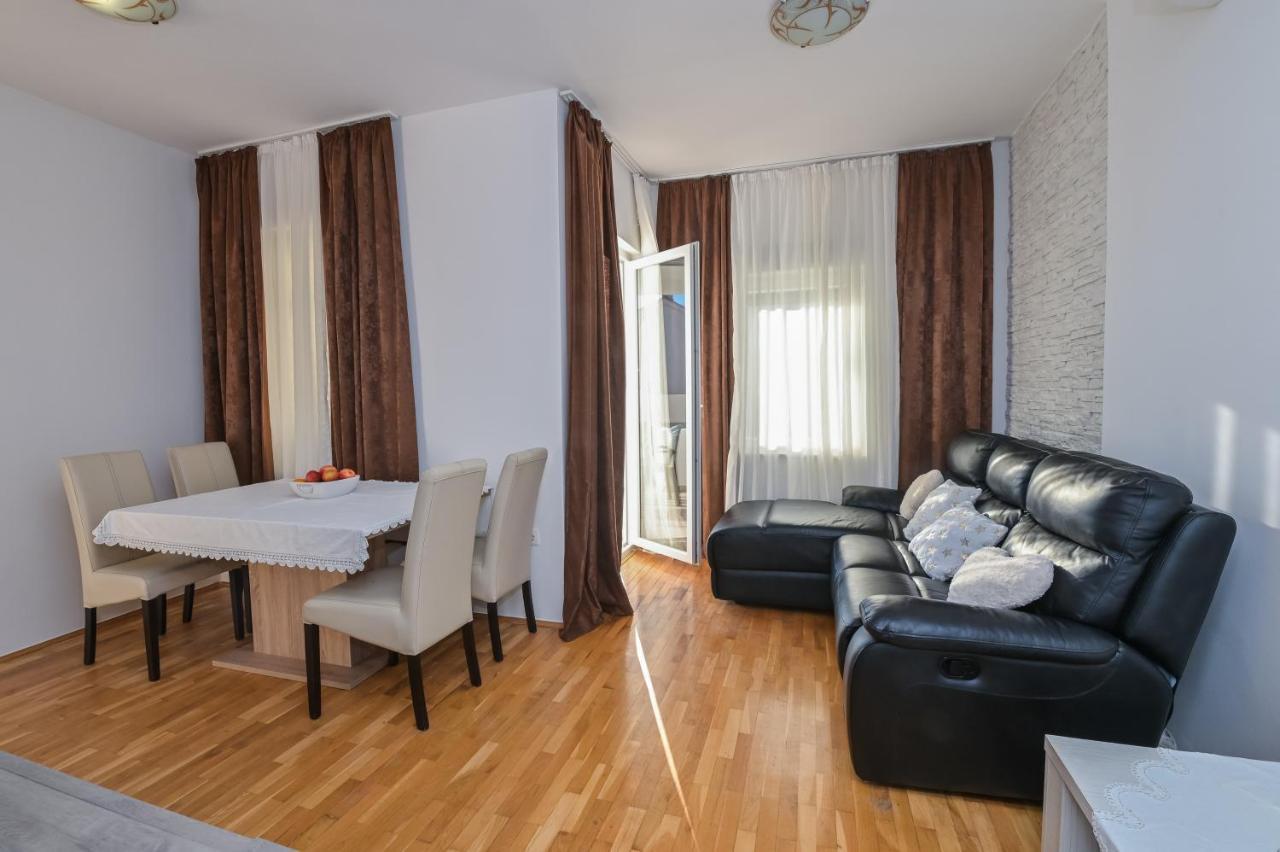 Apartment Center Ana Novalja Exterior photo